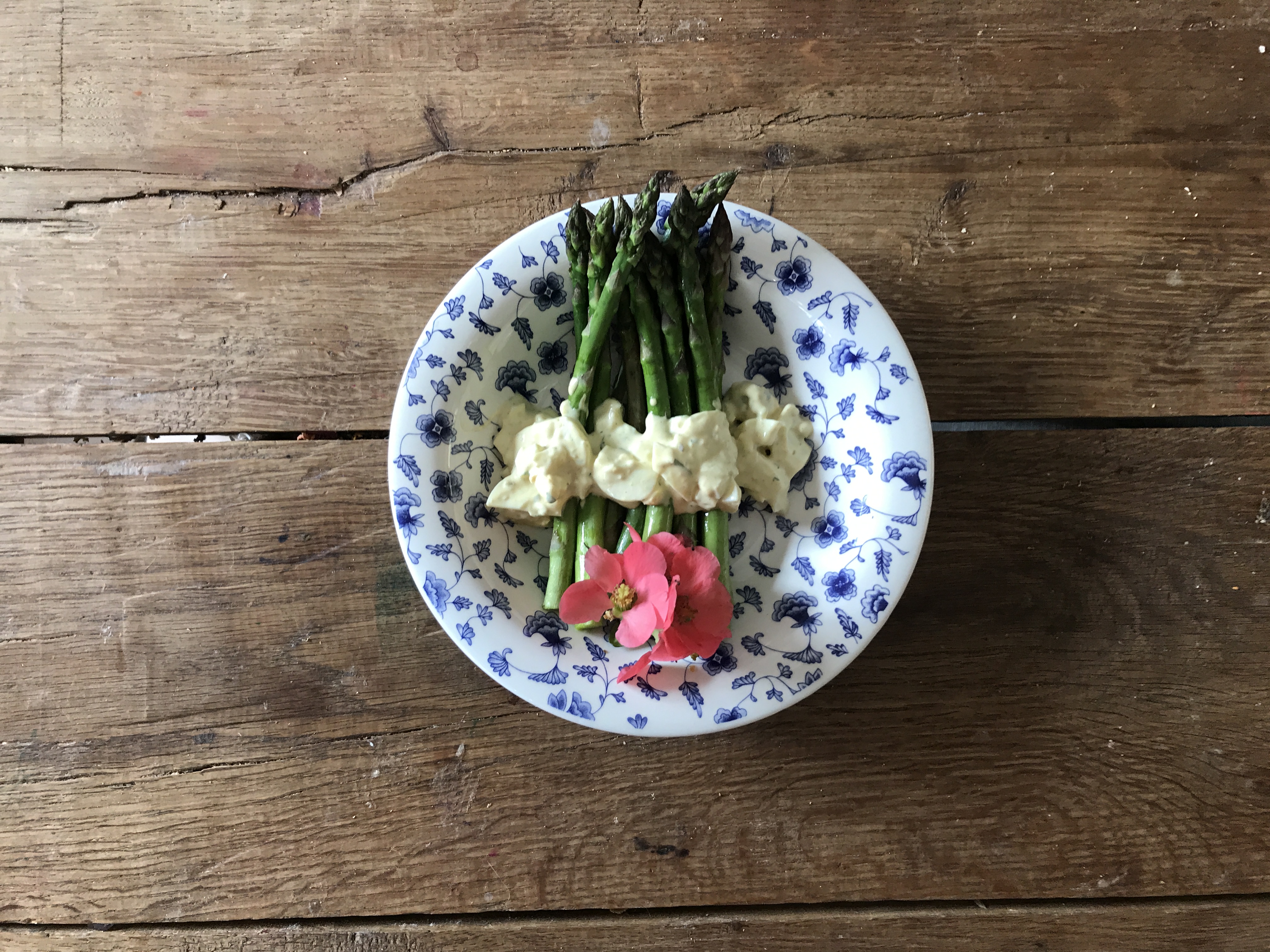 Groene asperges met truffel eiersalade